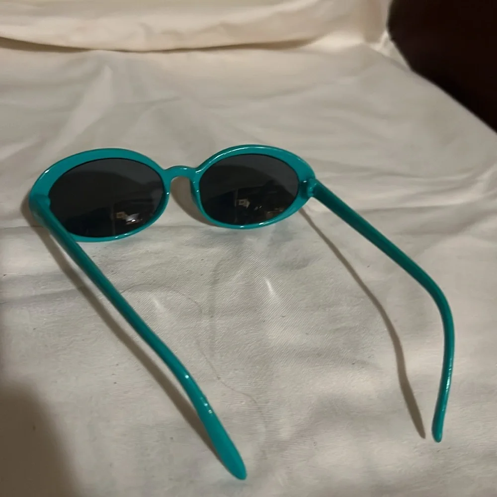 Lil Barbie Sunglasses blue. OS